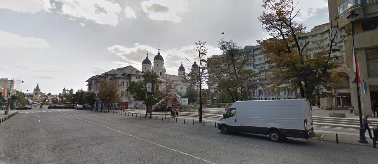 Spacious Apartment In City Centre Iasi Eksteriør billede