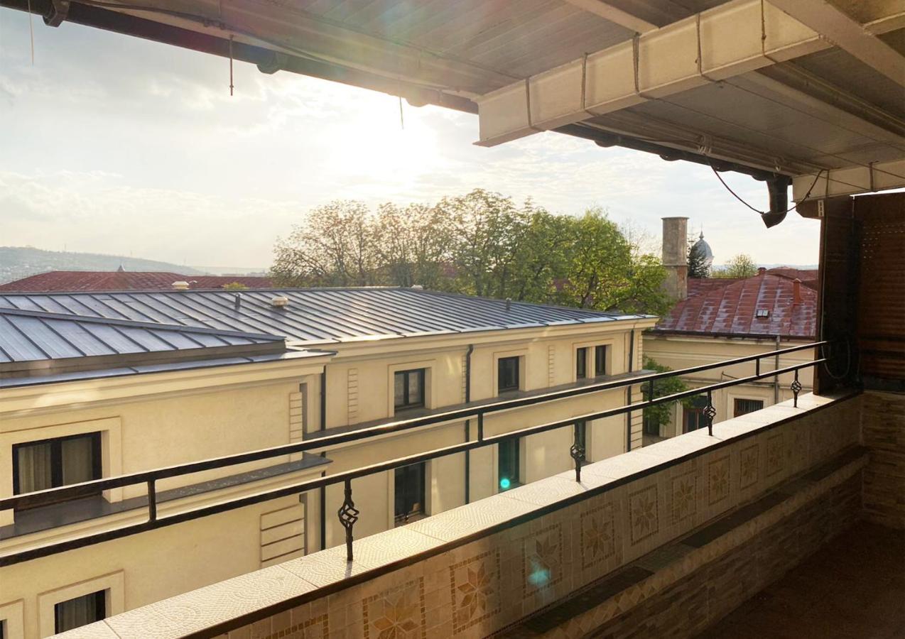 Spacious Apartment In City Centre Iasi Eksteriør billede