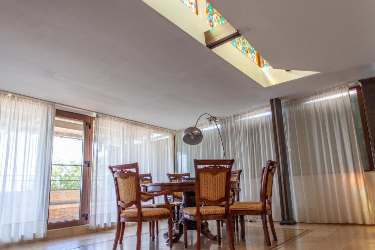 Spacious Apartment In City Centre Iasi Eksteriør billede