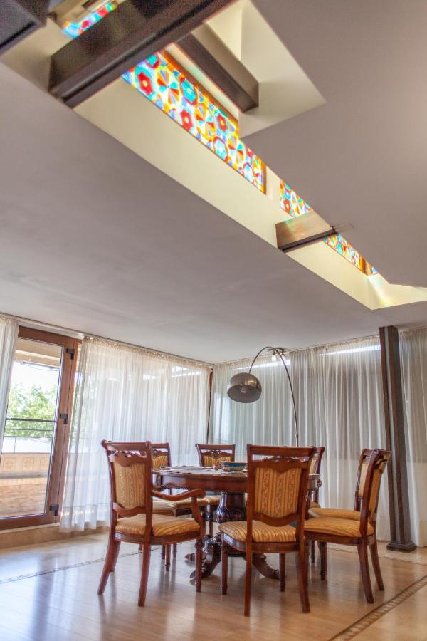 Spacious Apartment In City Centre Iasi Eksteriør billede