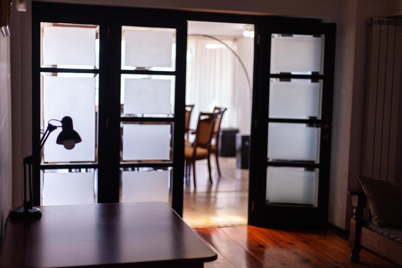 Spacious Apartment In City Centre Iasi Eksteriør billede