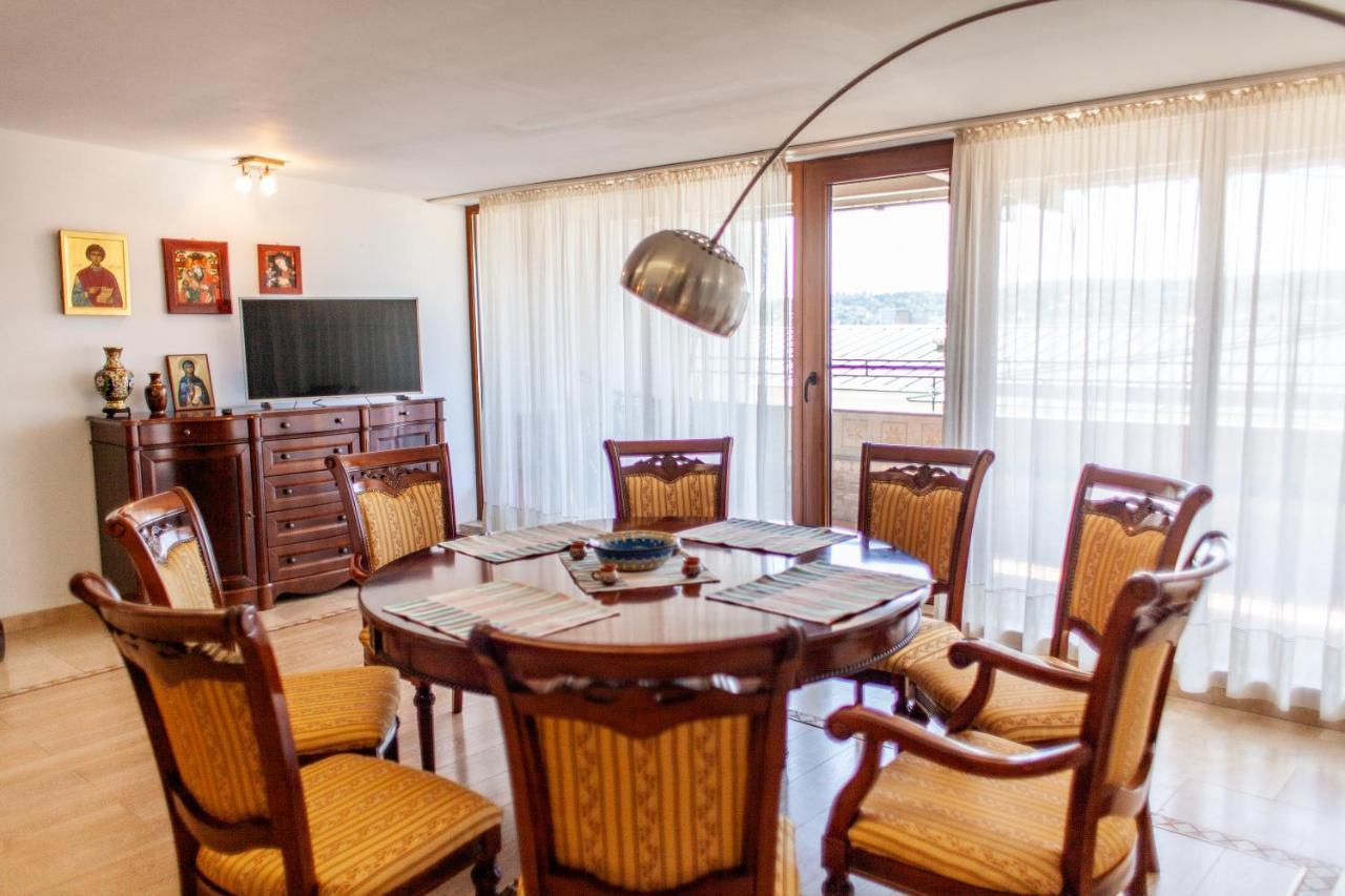 Spacious Apartment In City Centre Iasi Eksteriør billede