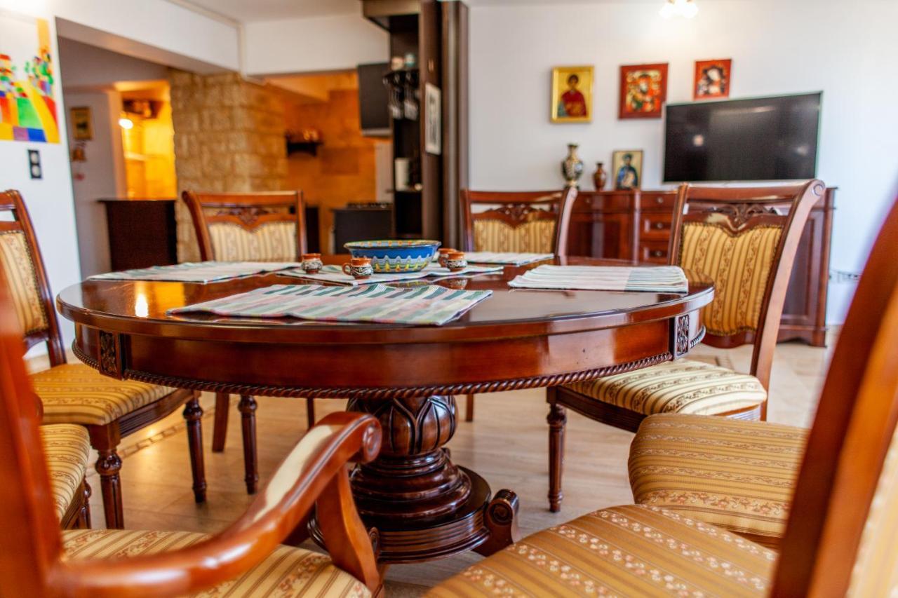 Spacious Apartment In City Centre Iasi Eksteriør billede