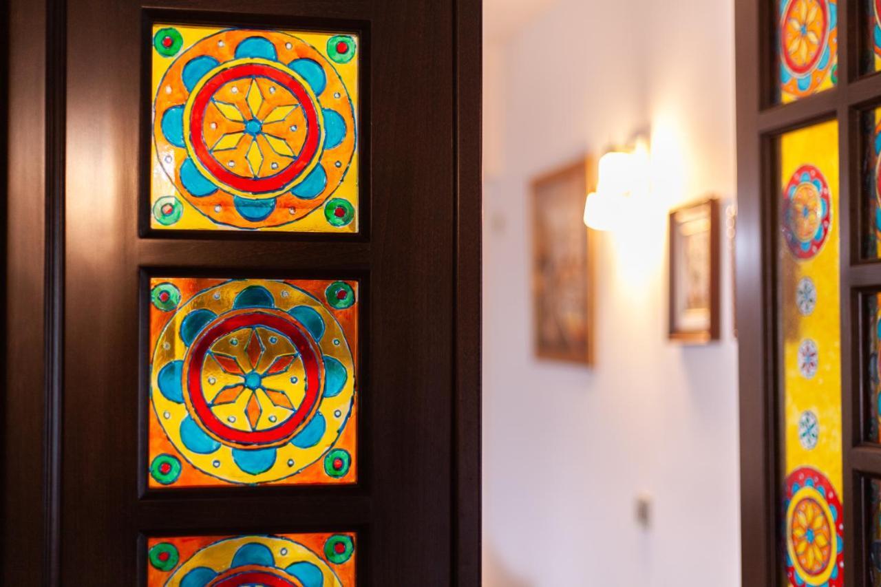 Spacious Apartment In City Centre Iasi Eksteriør billede