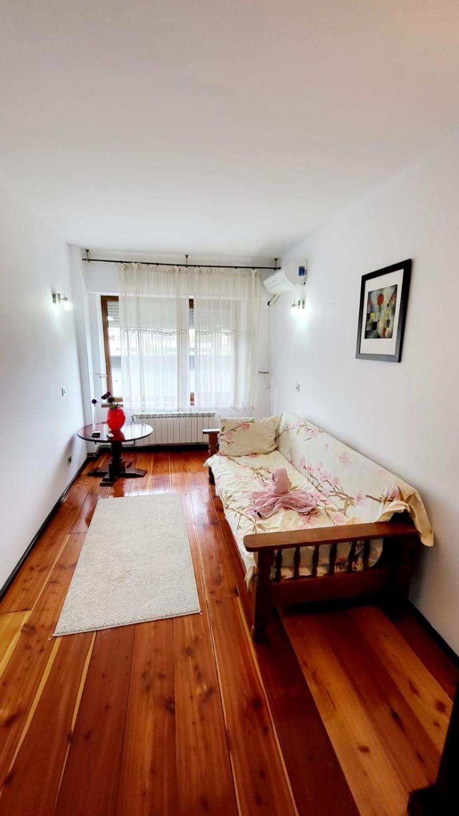 Spacious Apartment In City Centre Iasi Eksteriør billede